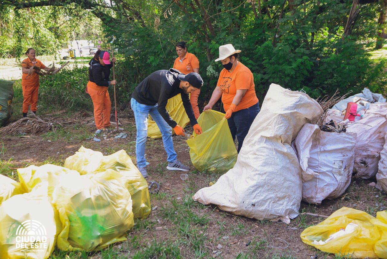 Parque Área 8 se convirtió en un minivertedero