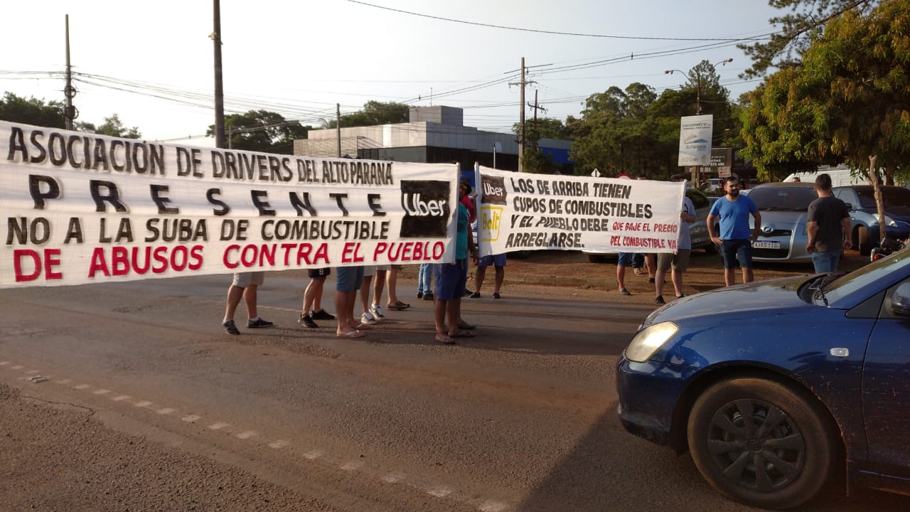 Conductores de Uber y Bolt protestan por suba de precios de combustibles