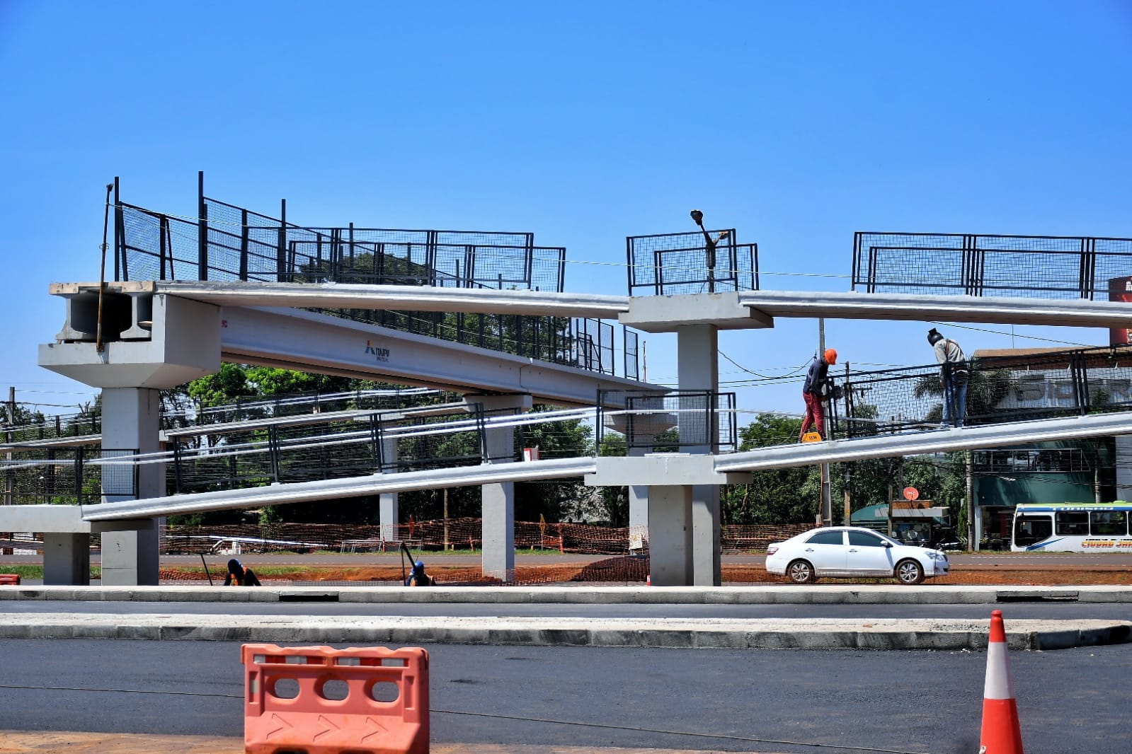 Viaducto peatonal en el km 9 de CDE presenta un avance del 80%