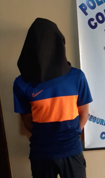 Apretó un feroz kyse por la garganta de su concu y le dijo que su vida no vale nada