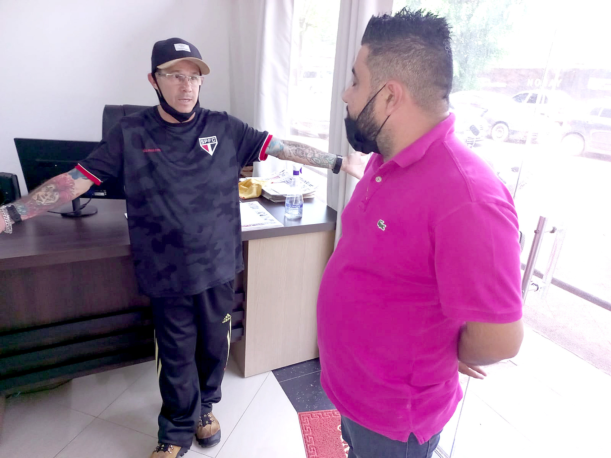 Aparecen más víctimas de estafa de “Center Cell” y clausuran local