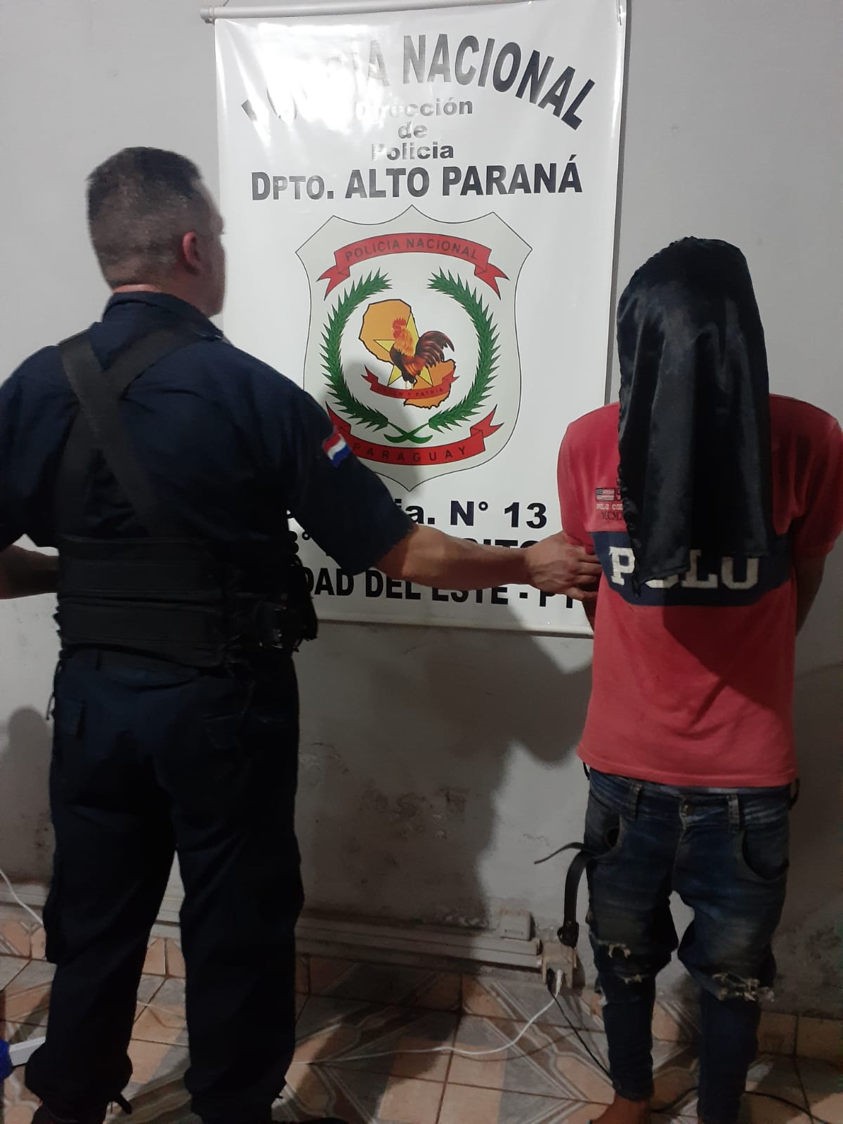 Infeliz abarajó a su concu y le apretó un machete por el cuello