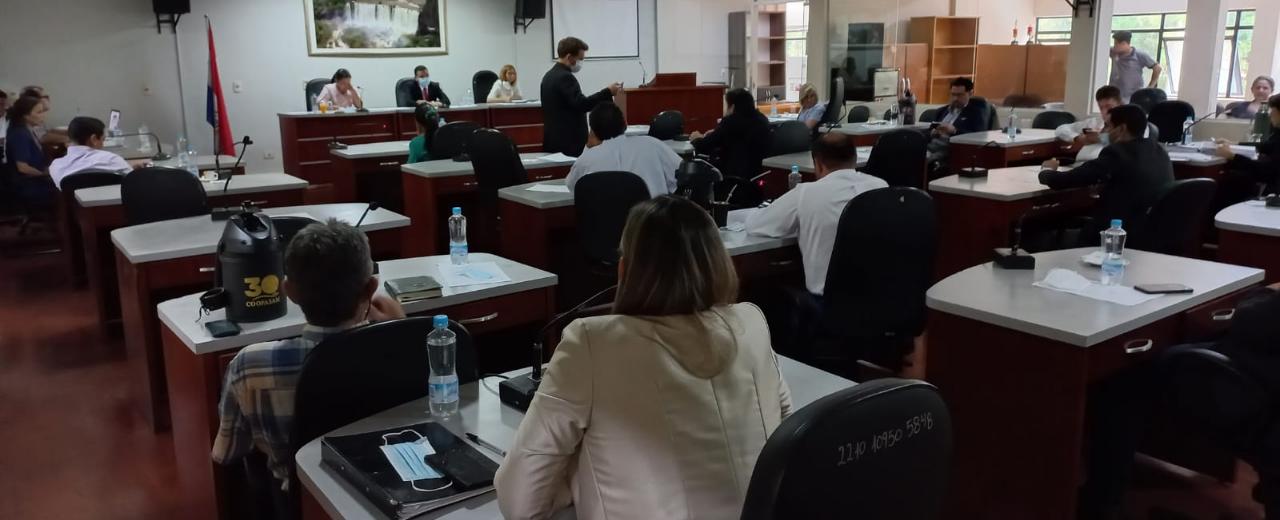 Sesionaron a oscuras: pésima instalación eléctrica en la Junta