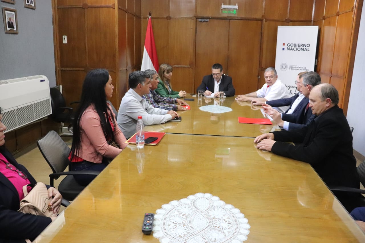 Comitiva de Alto Paraná analiza proyectos de conectividad para fortalecer el desarrollo industrial de la zona