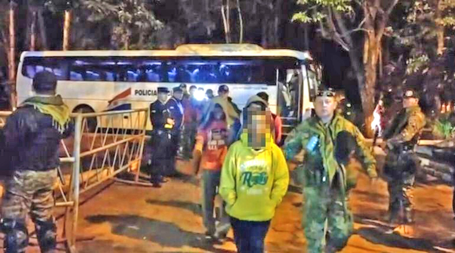 Jueza de Itakyry envía a prisión a Mbururu y a los 17 indígenas que atacaron a una familia