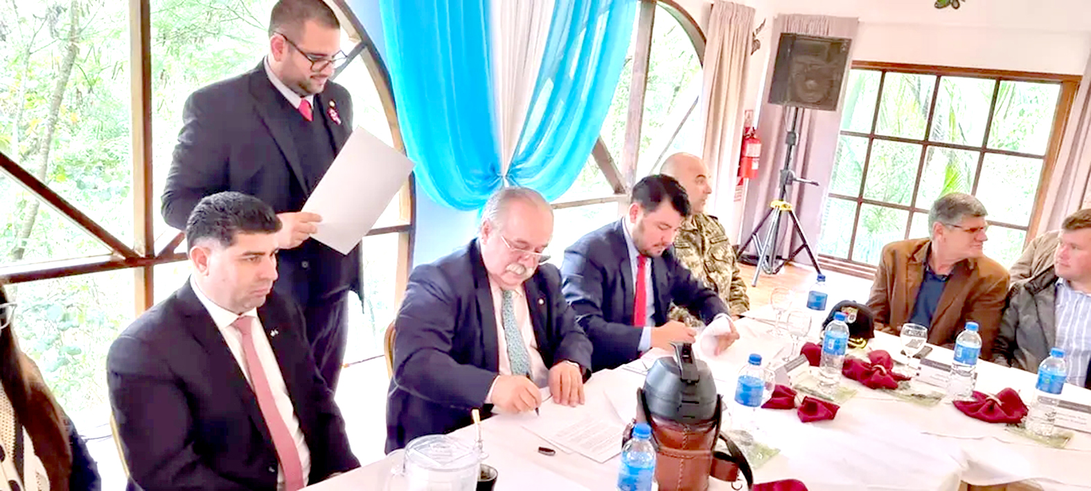 Avanzan gestiones para servicio de balsa entre Irala y Puerto Libertad