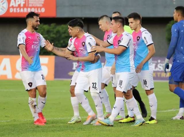 Cerro gana en el Este y sigue muy prendido en la lucha por el título