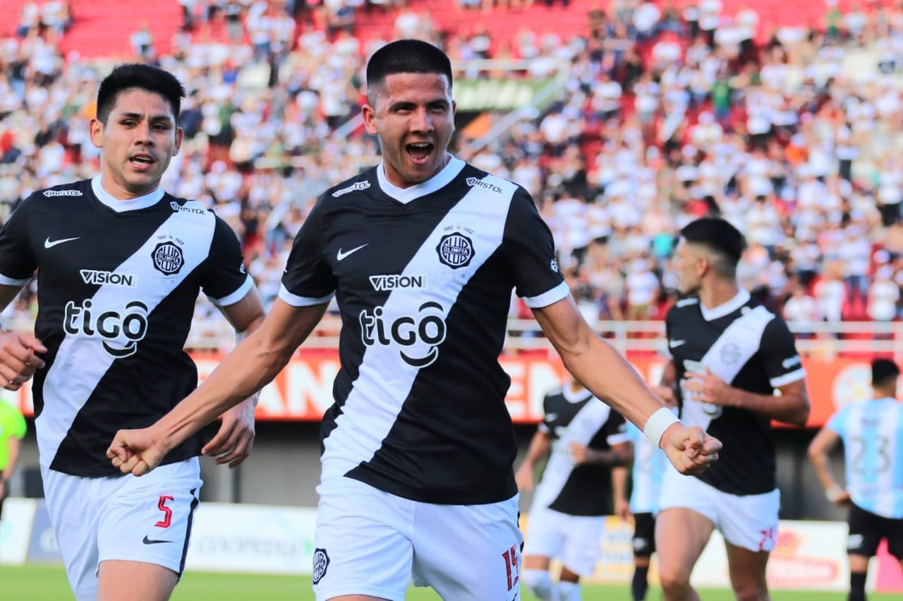 Olimpia gana en el Este y sigue firme en la lucha por el título