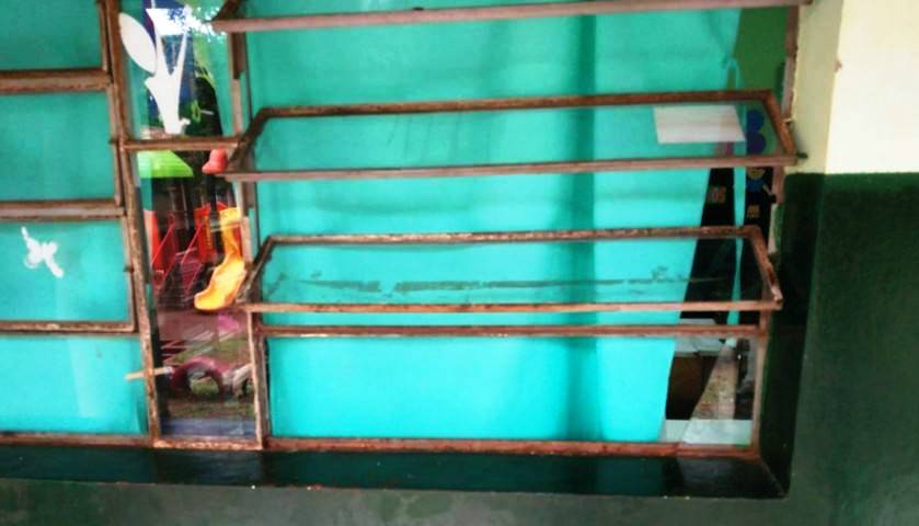 Roban G. 15.000, mixtera y golosinas de una escuela de CDE