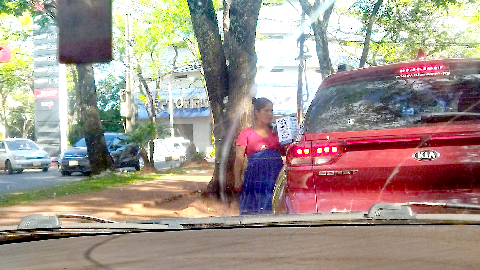 Aumenta cantidad de indígenas que mendigan en los semáforos de CDE