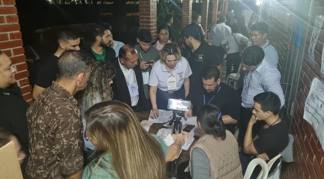 Denuncian que se cargó urna de la mesa 26 del CRECE