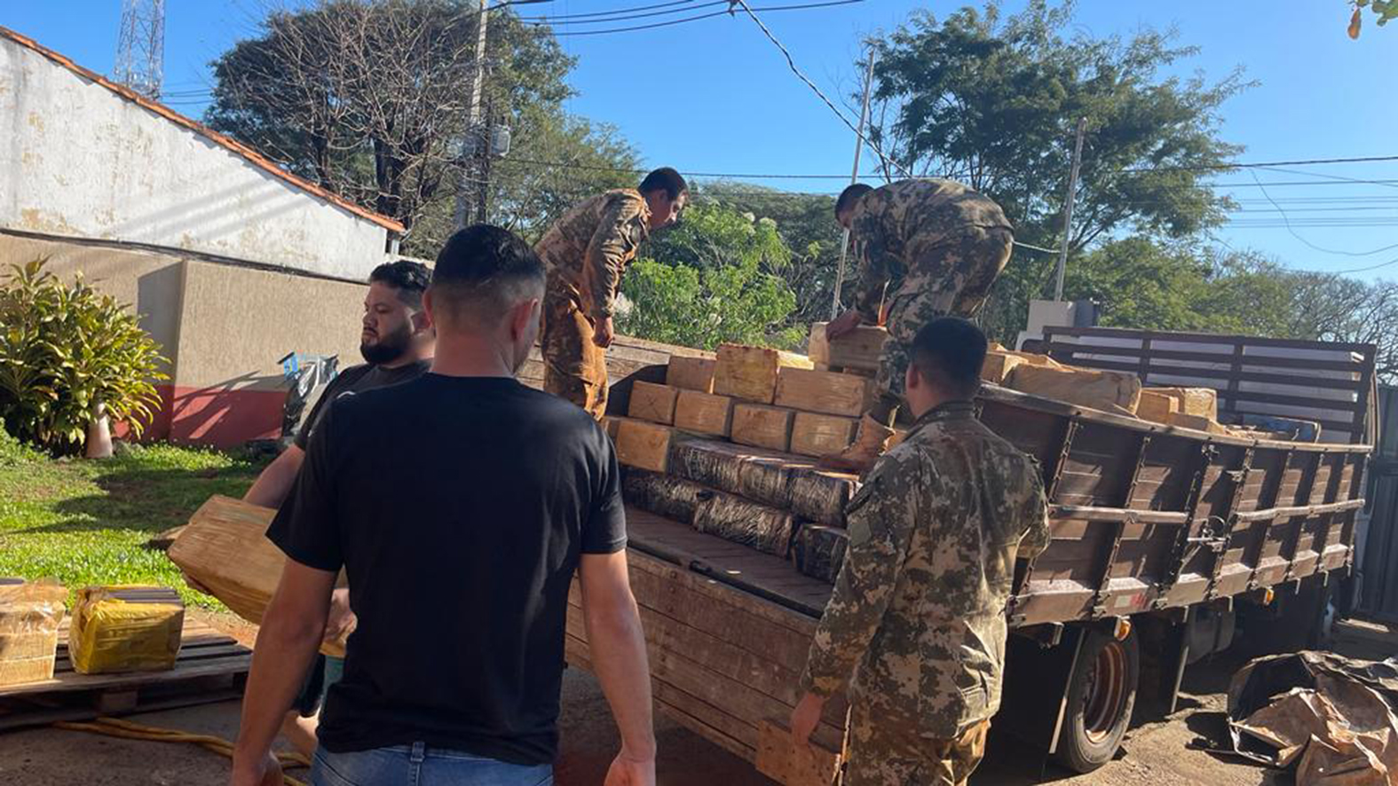 Rastrean a narcos que abandonaron más de 6 mil kilos de macoña en reserva de Itaipu