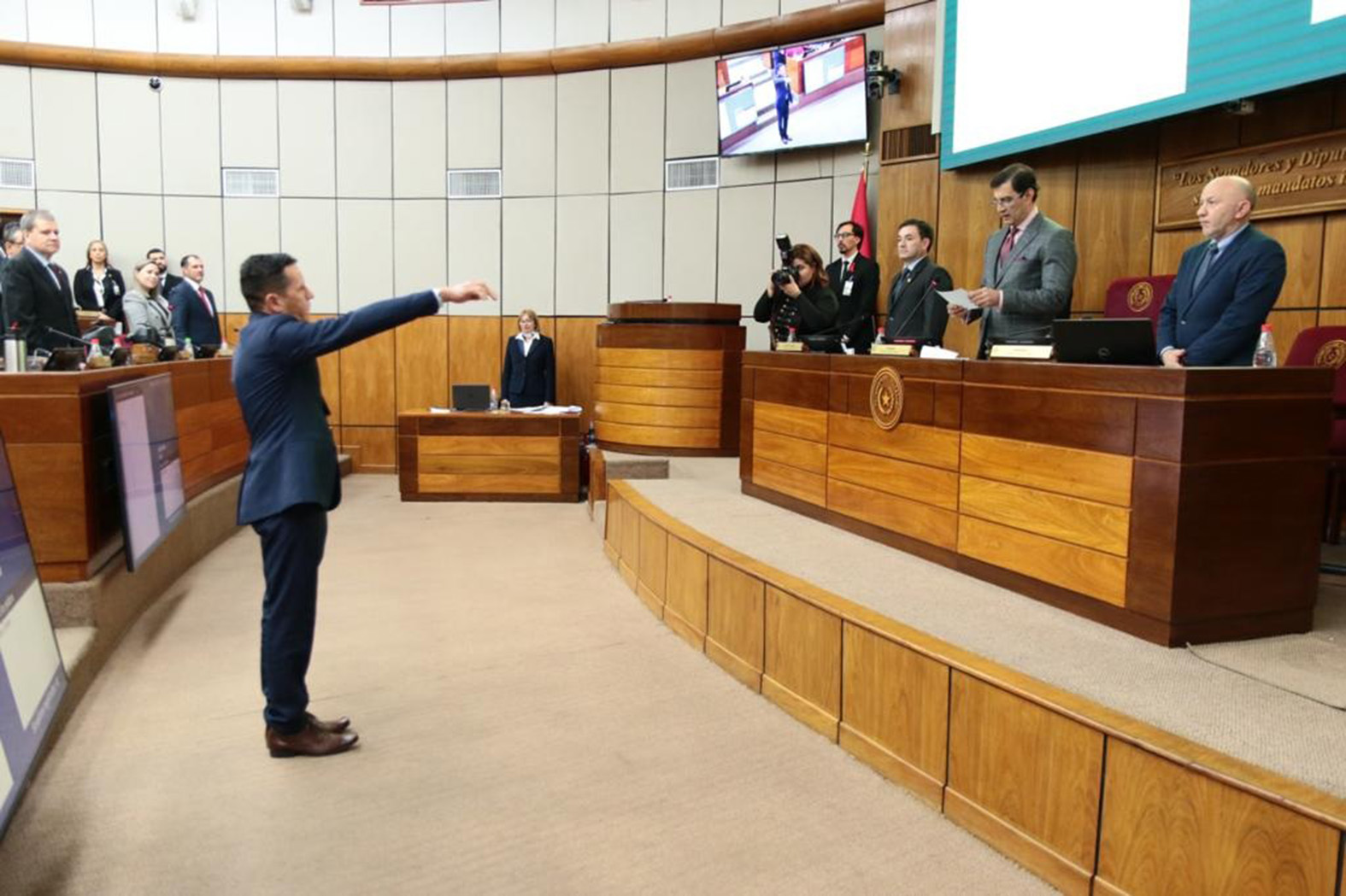 “Chaqueñito” jura como senador y Mbururu seguirá en prisión y sin banca
