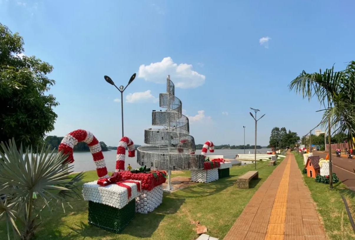 Adornos Navideños van ganando espacio en la playa Ñande Renda