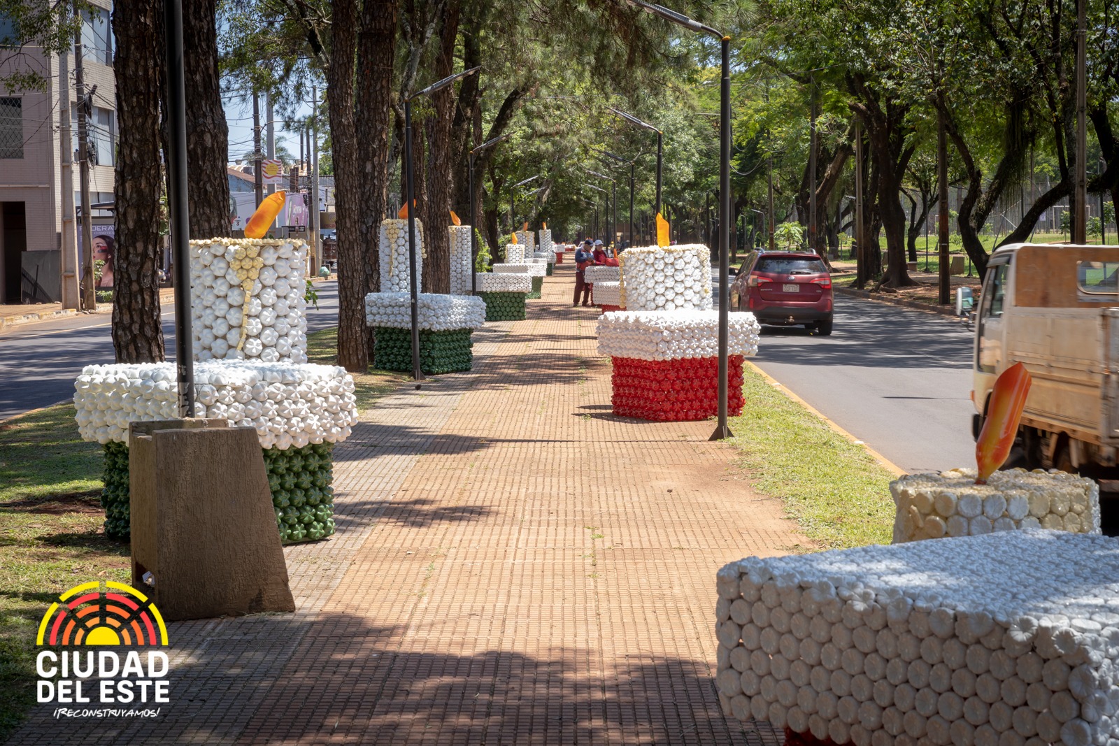 Se inicia instalación de decoraciones  navideñas en la capital del Alto Paraná