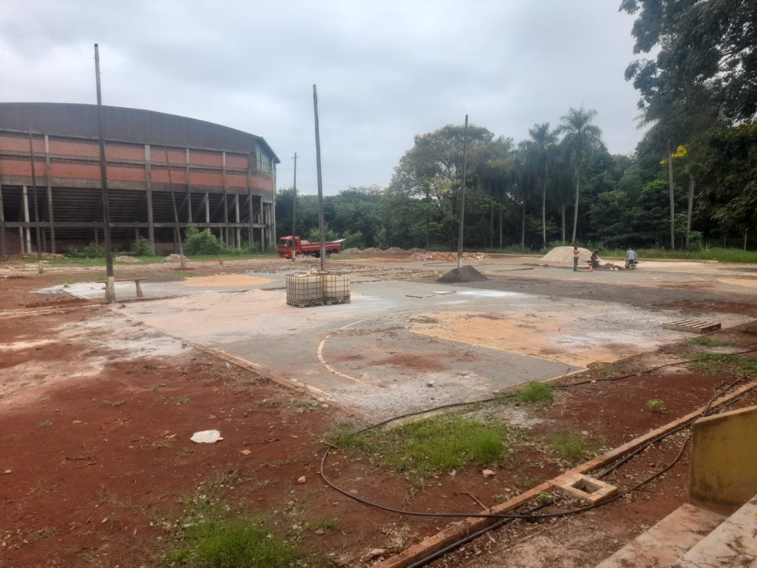 Intendente toma por idiotas a ediles y ciudadanía al intentar justificar atrasos en obra municipal