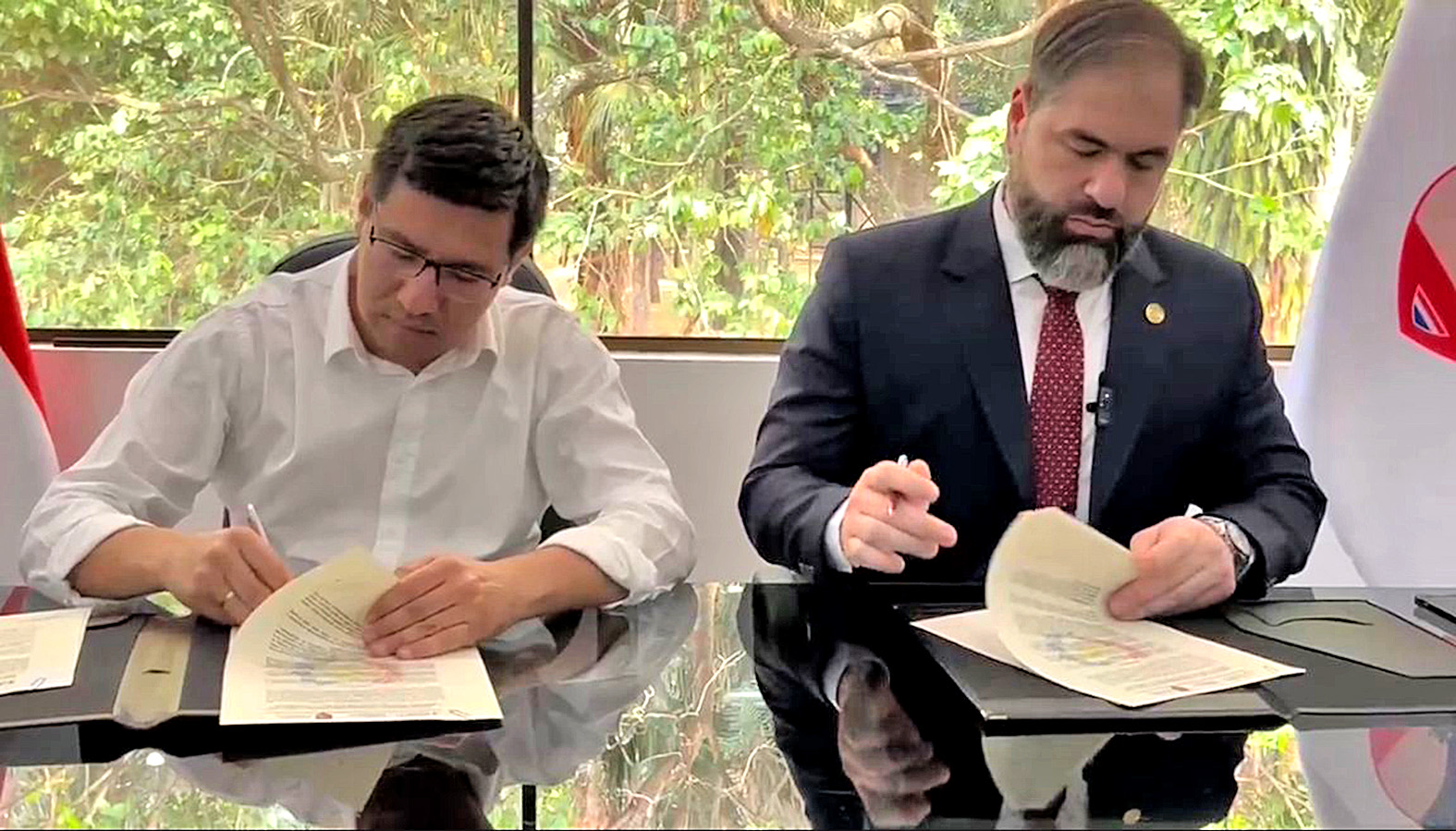 Acuerdan fabricar pupitres para escuelas en el penal de Minga Guazú