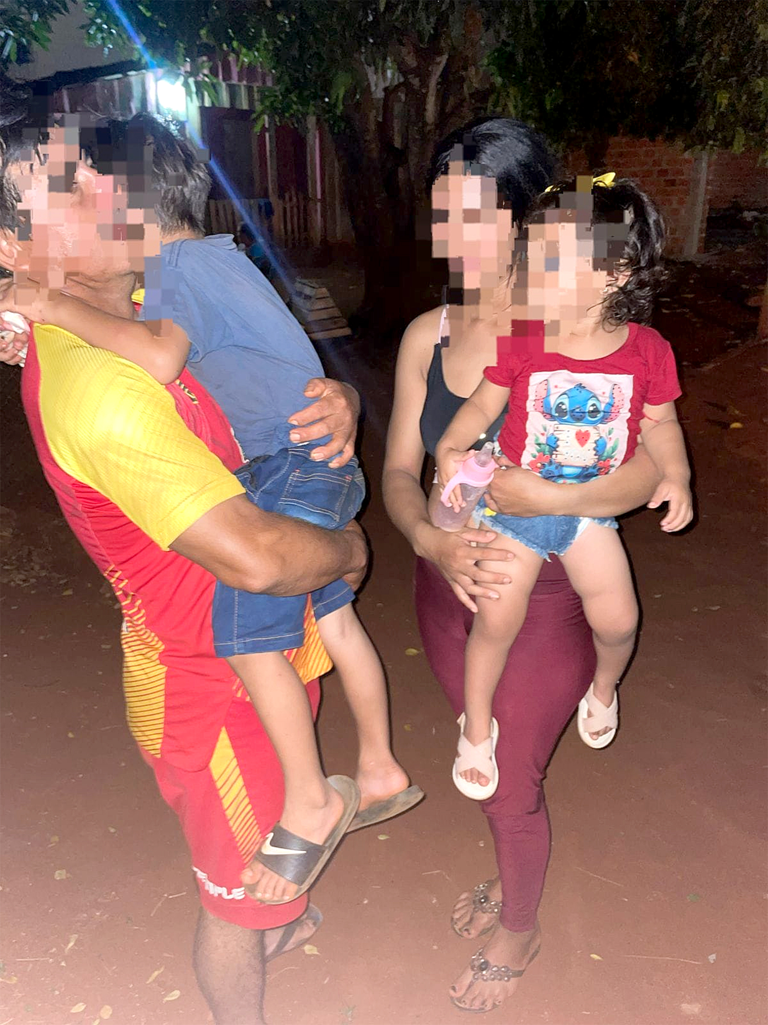 Policías rescatan a dos menores que fueron raptados por su padre en el km 12 de CDE