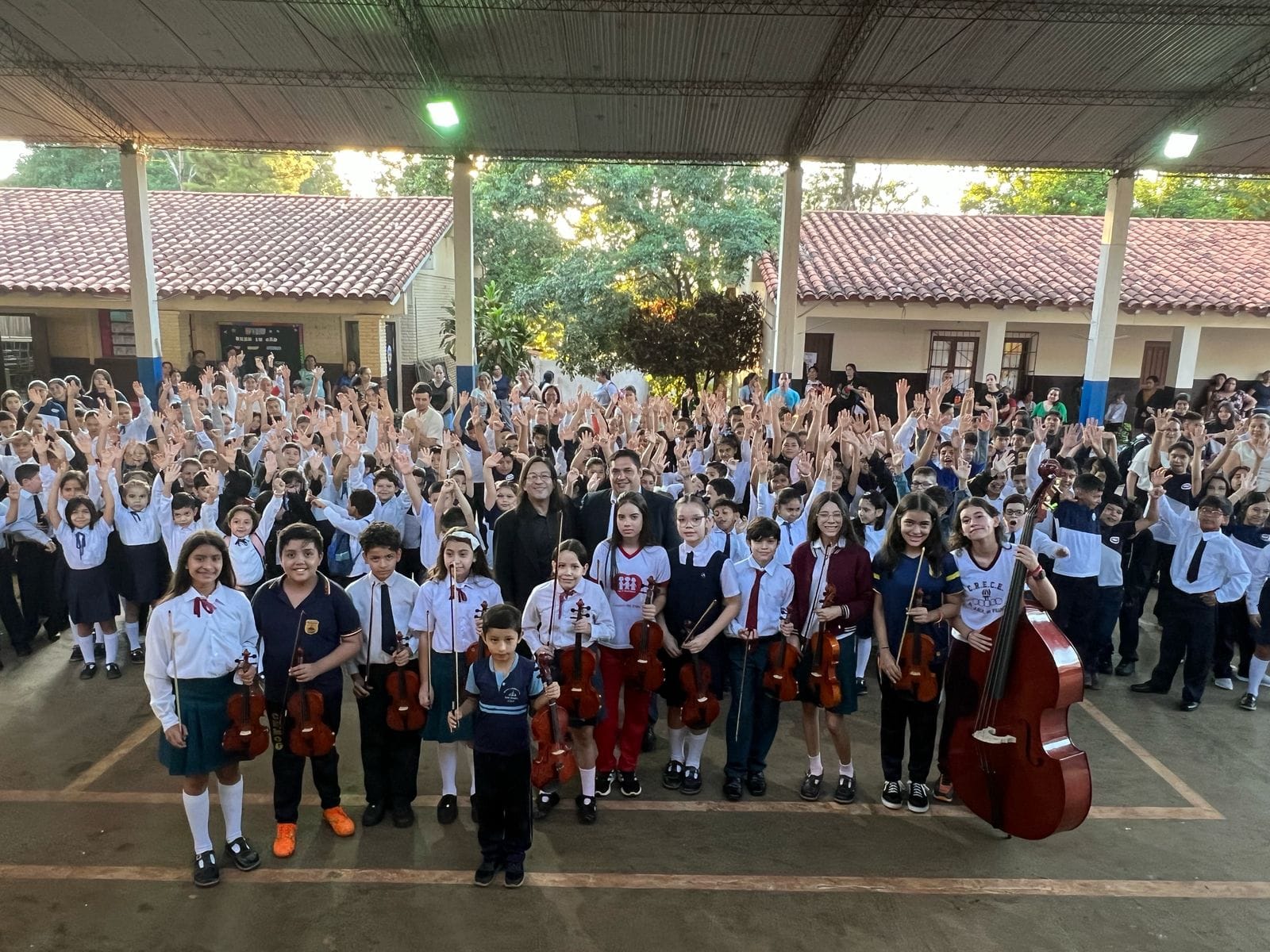 Música para el alma: la Orquesta Escuela lleva su arte a las aulas