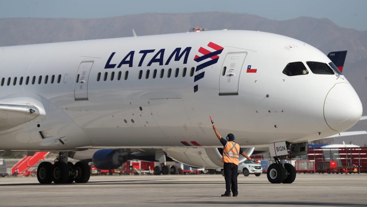 Multan a LATAM por abandono de pasajeros