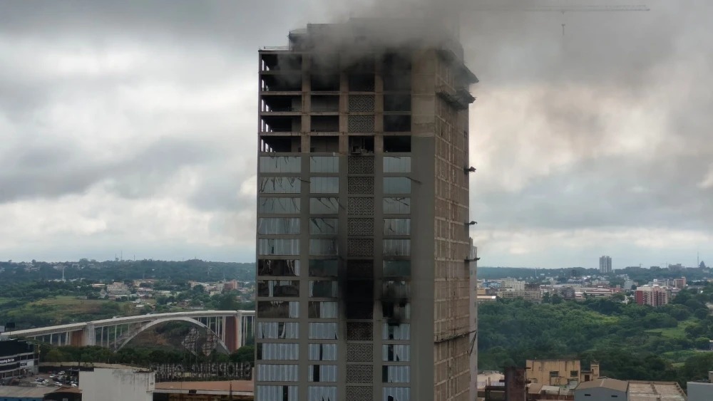 El 10% de los edificios del microcentro de  CDE no están en regla, revela bombero