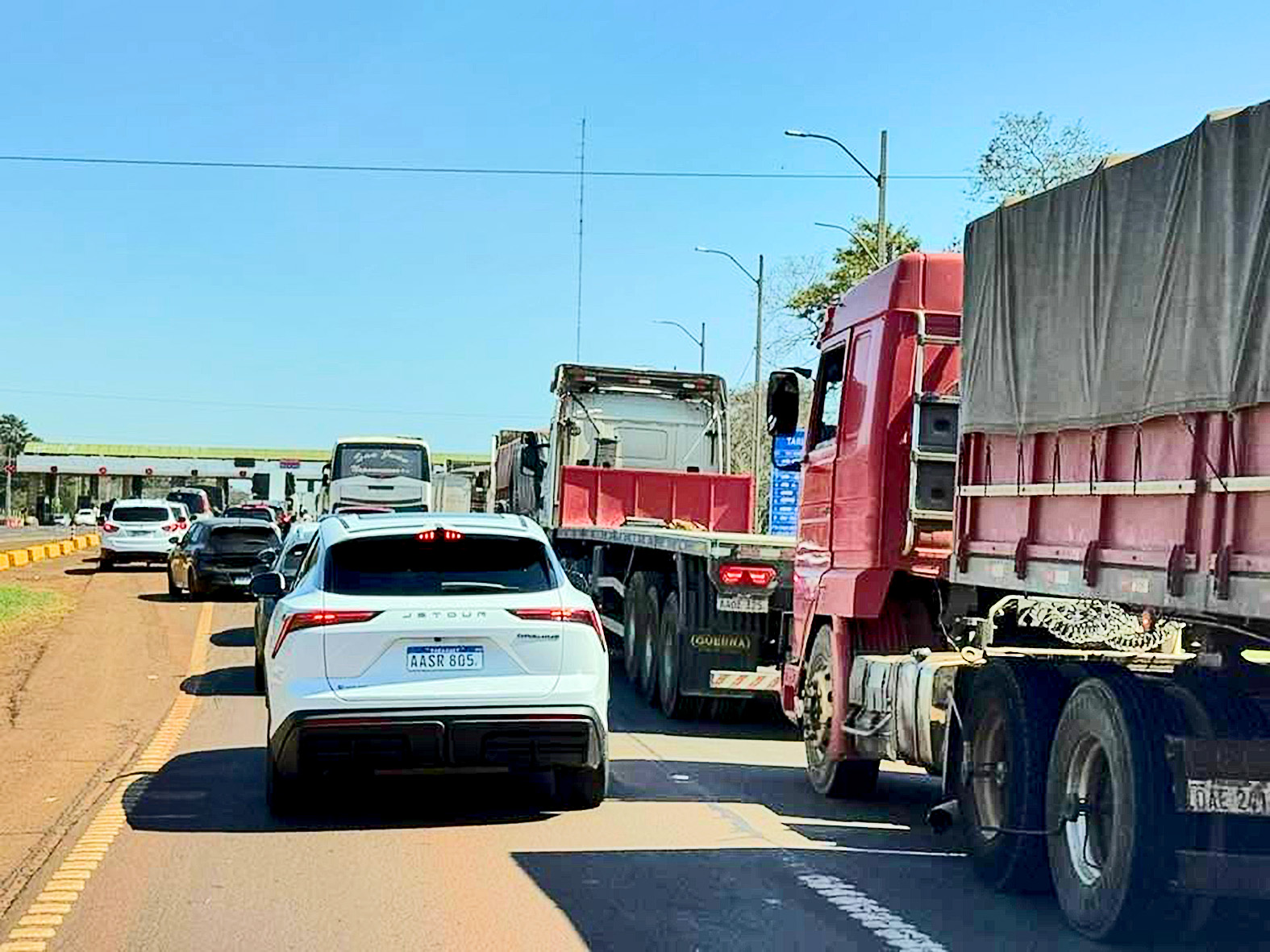 Caos en el peaje de Tape Porã: largas filas y duras críticas a la concesionaria