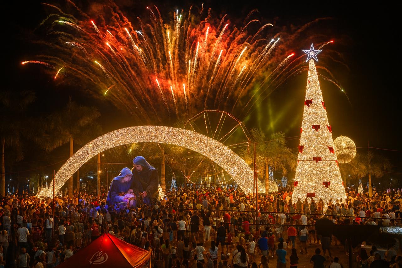 Multitudinaria apertura de la Navidad del Este