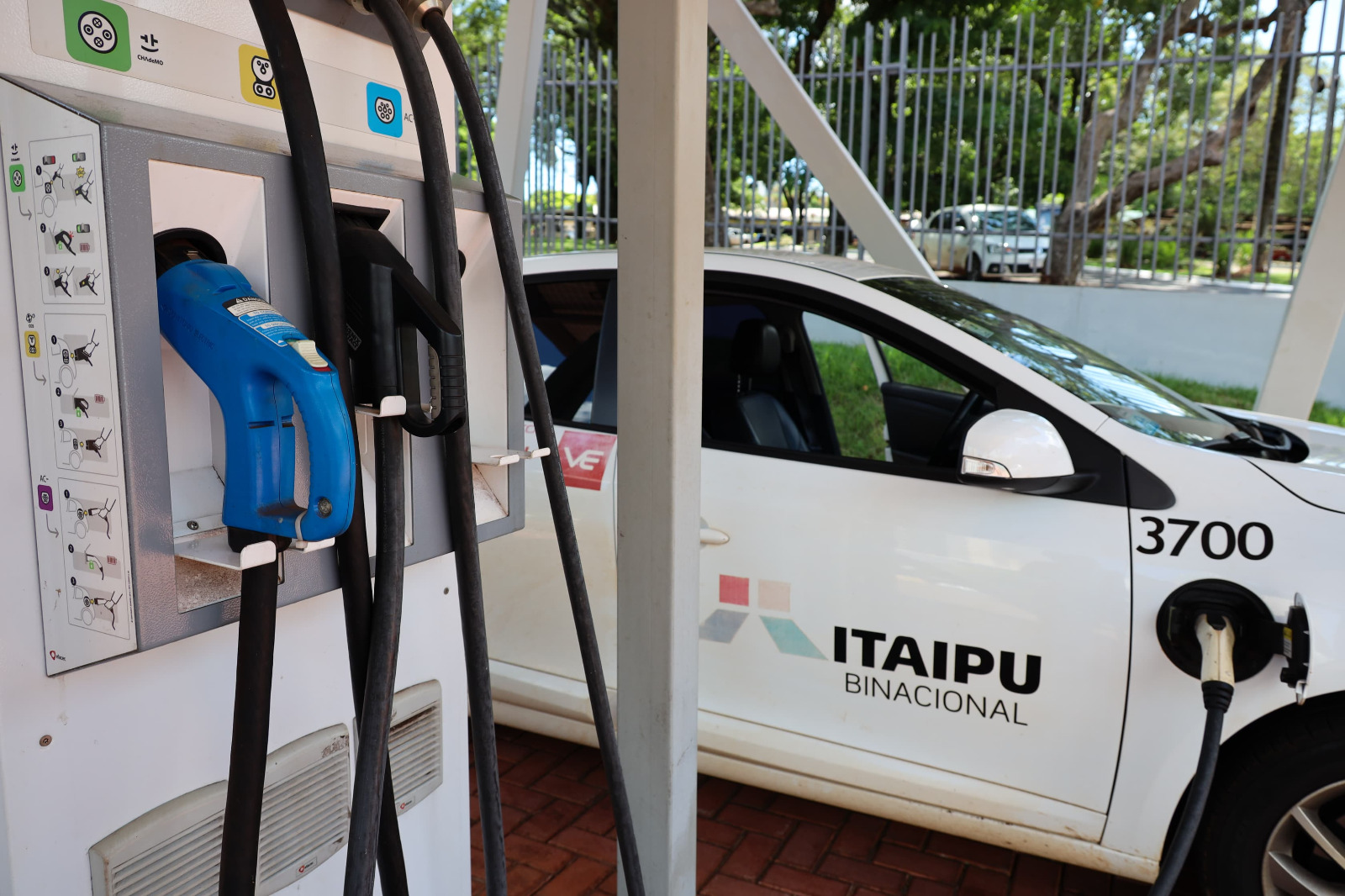 Itaipu fortaleció la electromovilidad en Paraguay durante el año pasado