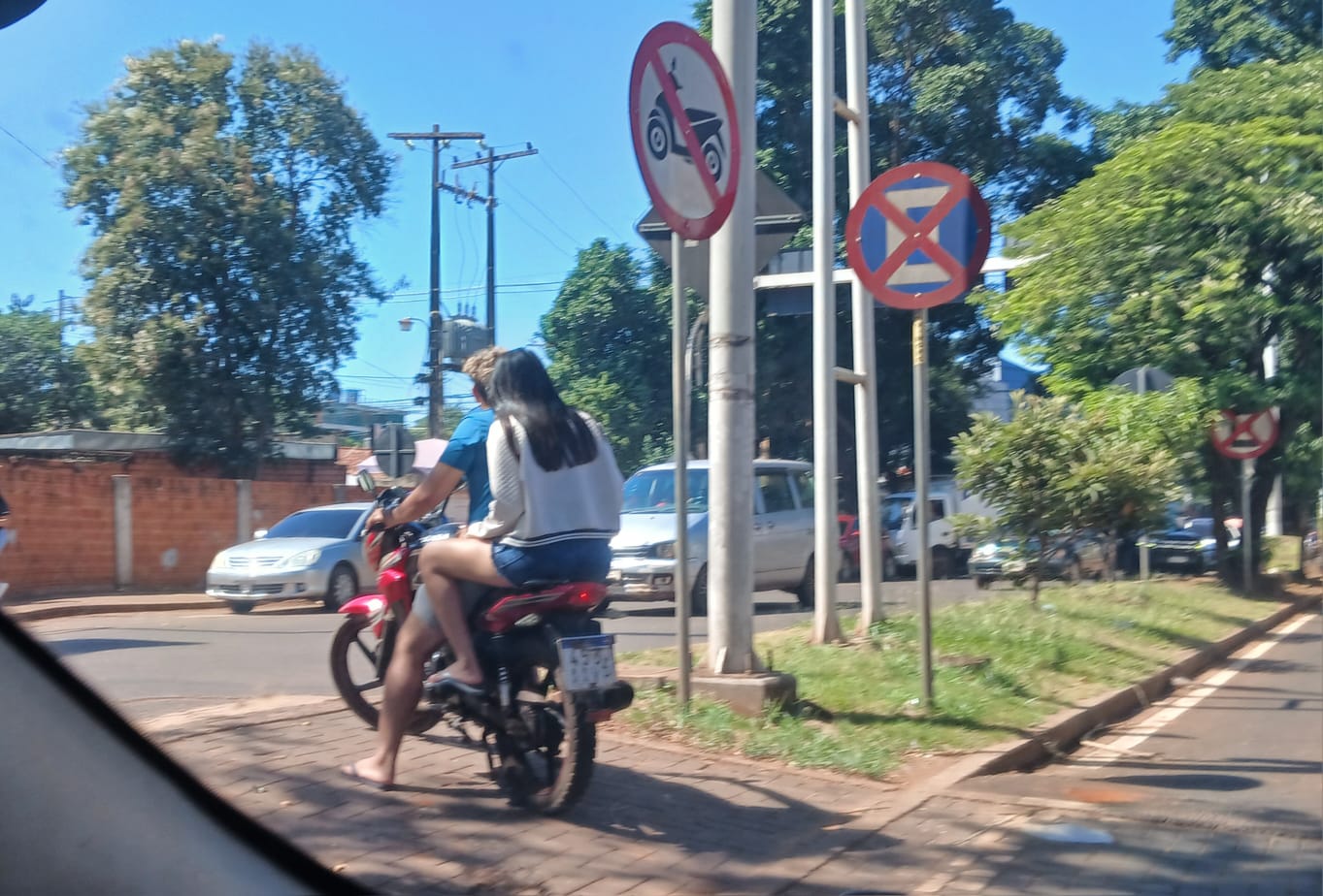 Peatonal de avenida en km 7 es usada de atajo por motociclistas en CDE