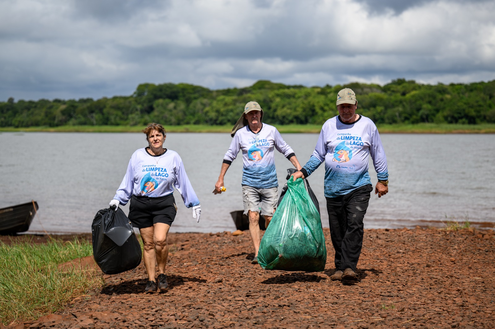 Pescadores retiraran cerca de nueve toneladas de basura del lago Itaipu
