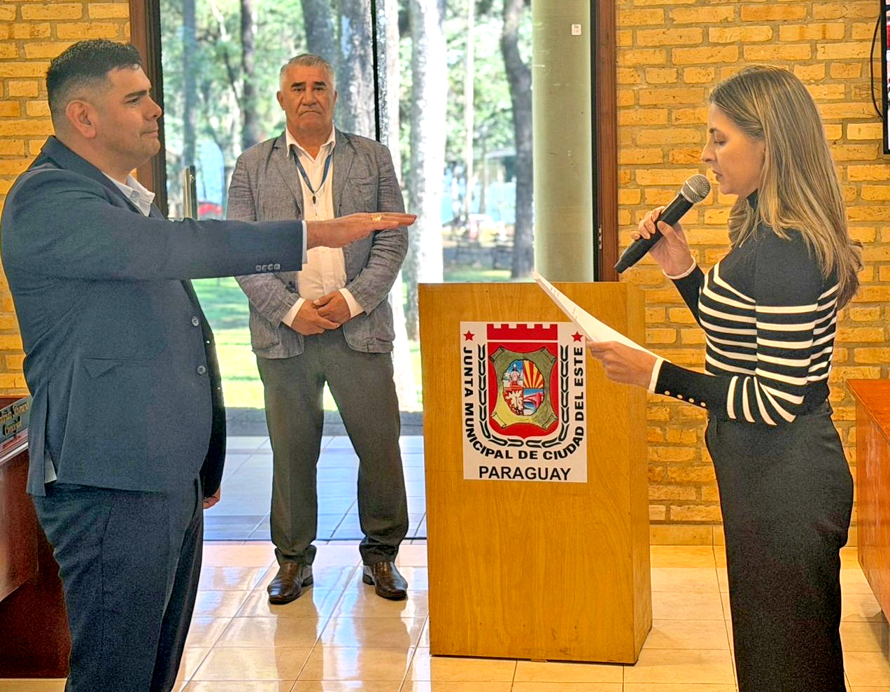 Édgar Candia asume como concejal  y YoCreo mantiene las seis bancas