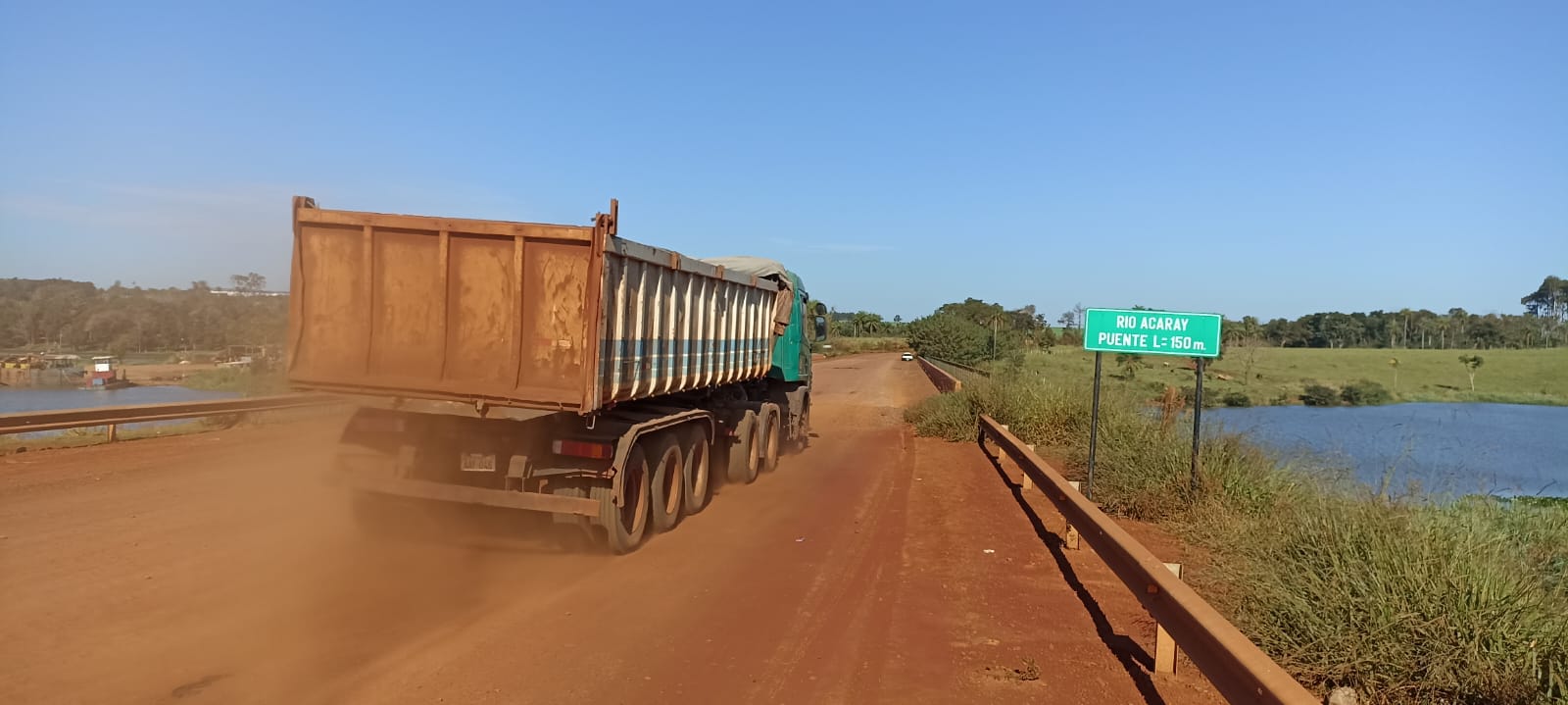 Seis años después, el puente sobre el río Acaray sigue “aislado” por falta de caminos