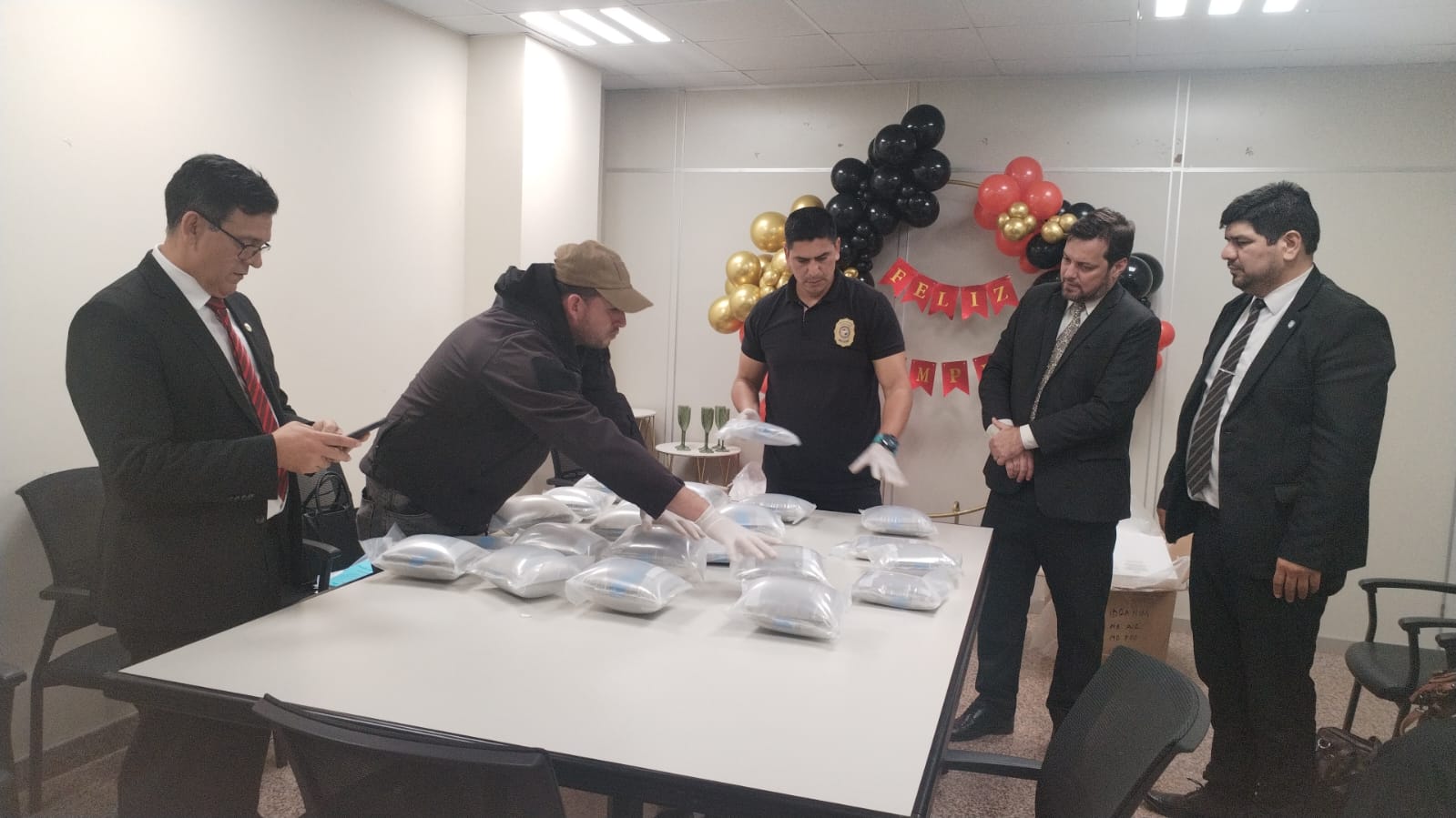 Fiscalía imputa a libanés tras hallazgo de droga en encomienda proveniente de Miami