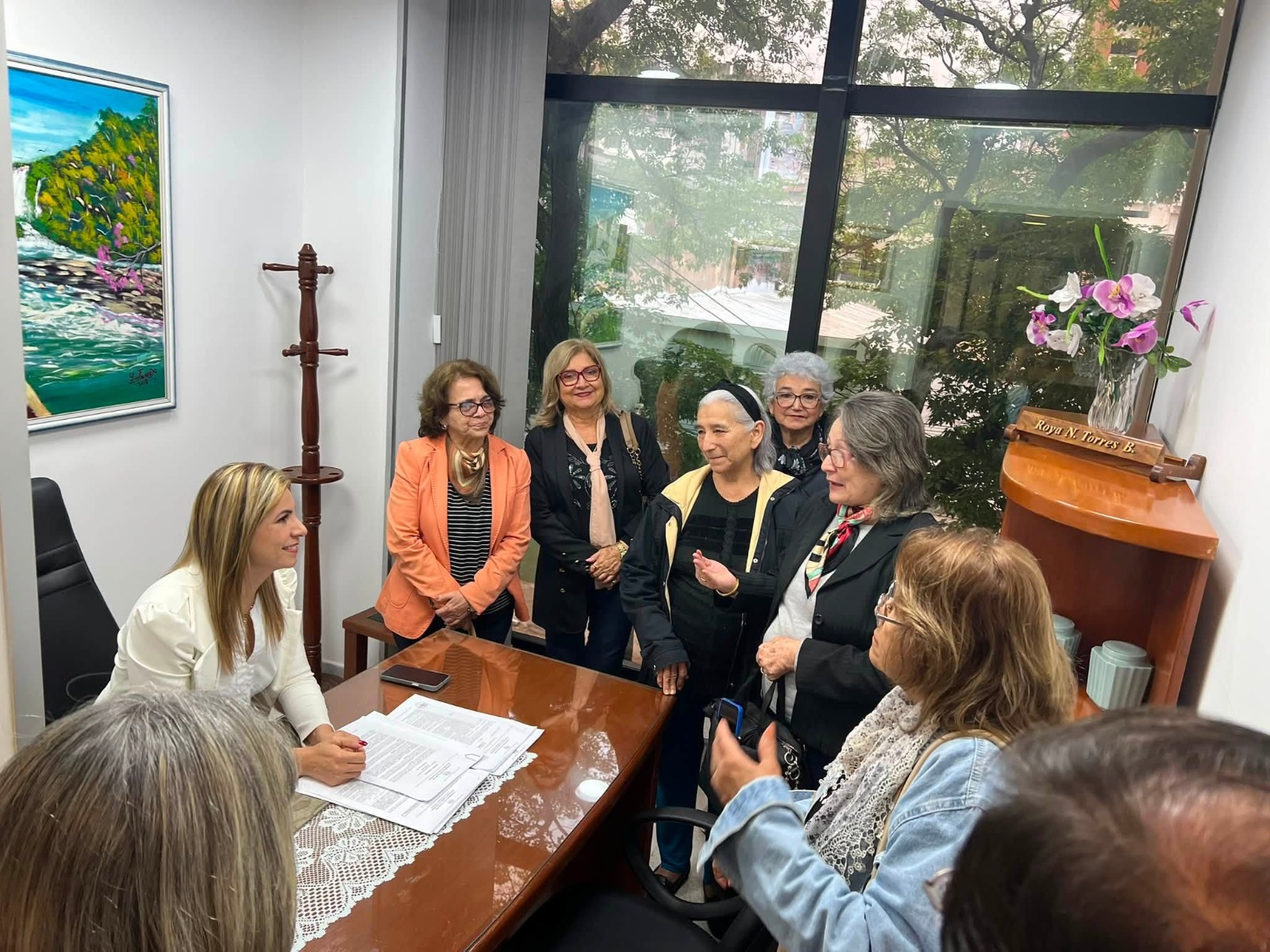 Desesperada por votos, Roya busca congraciarse con jóvenes y pioneros
